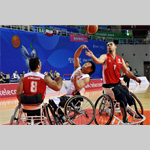車椅子バスケットボール男子はイランの高さにスピードで対抗